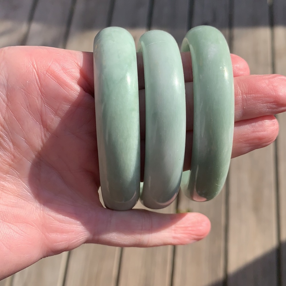 Green Genuine Jade Bangle - Picture 4 of 8